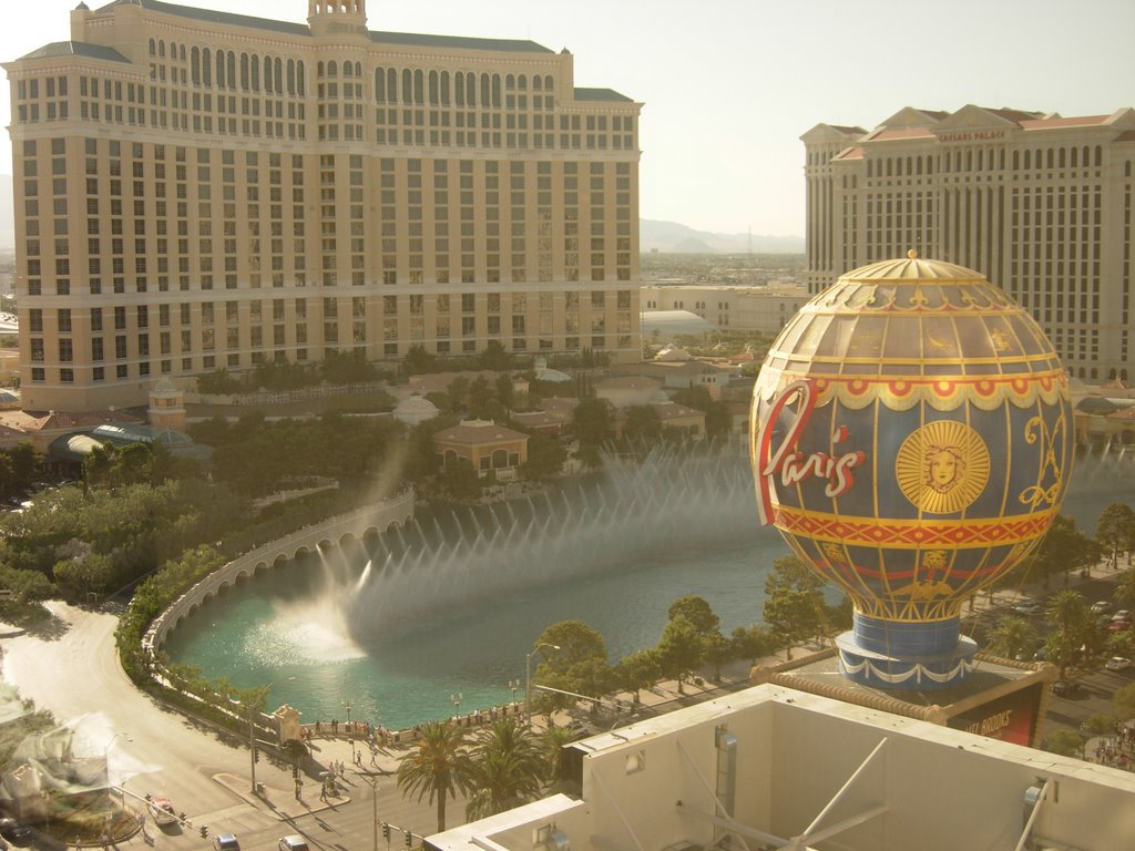 Bellagio Fountains from Planet Hollywood by ryandenver