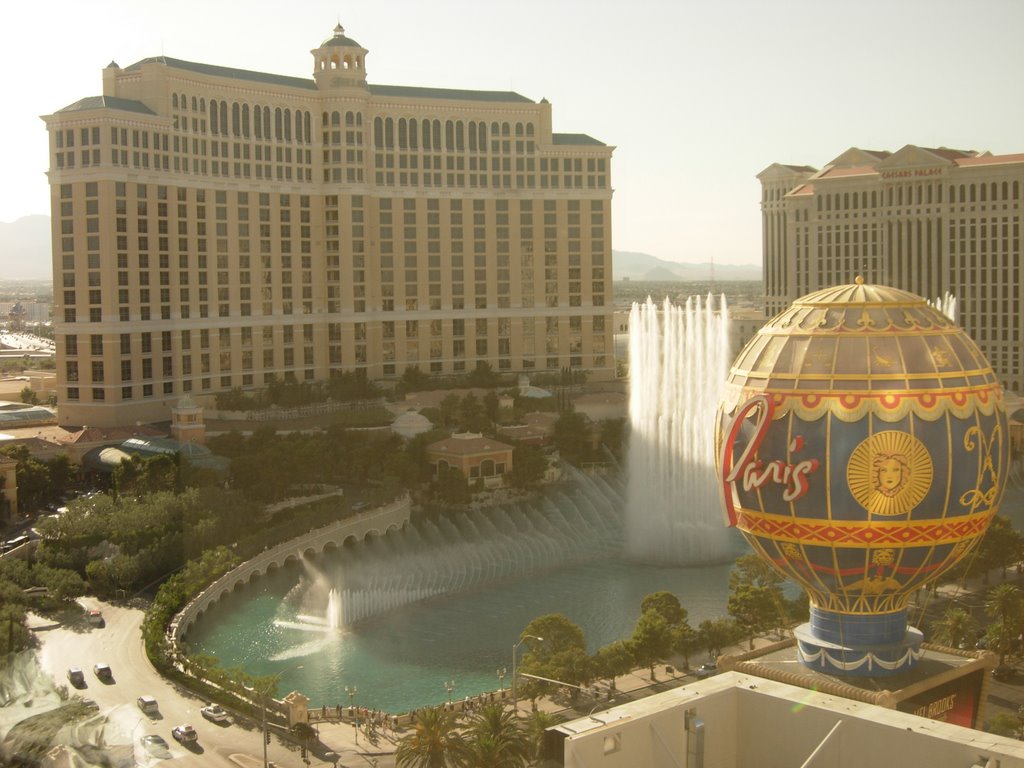 Bellagio Fountains From Planet Hollywood by ryandenver