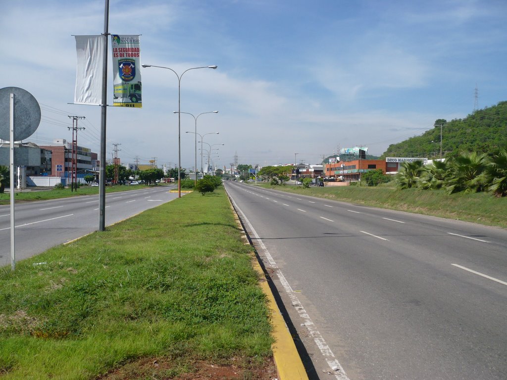 Av. Julio Centeno cruce con Este-Oeste M2 by JimmyOlano