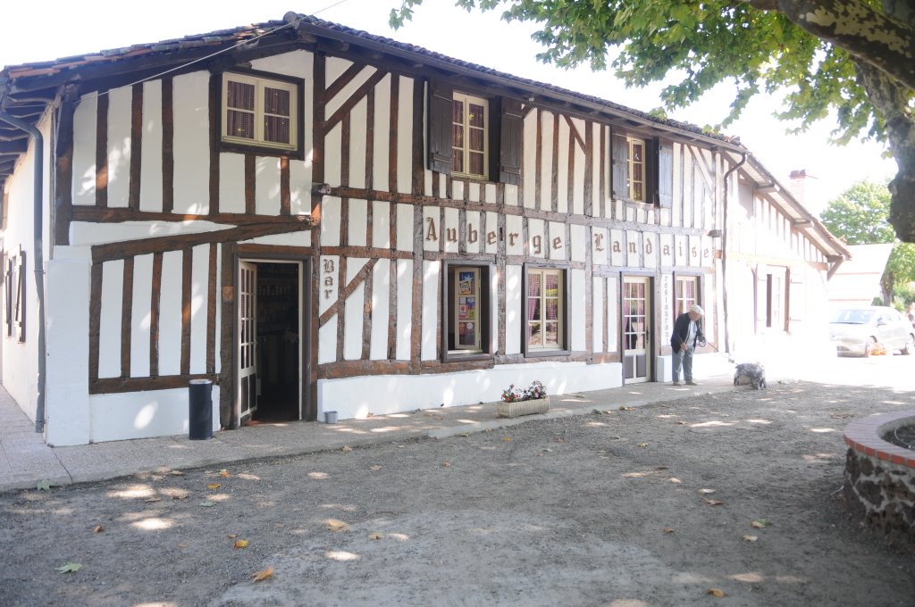 Auberge landaise à Lue dans les Landes by Dominique Salé