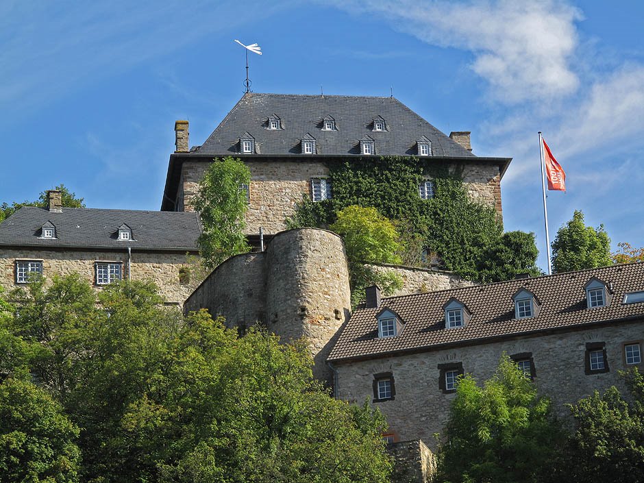 Die Burg von Blankenheim by GabiundKlaus