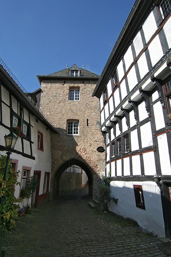 Altes Stadttor in Blankenheim by GabiundKlaus