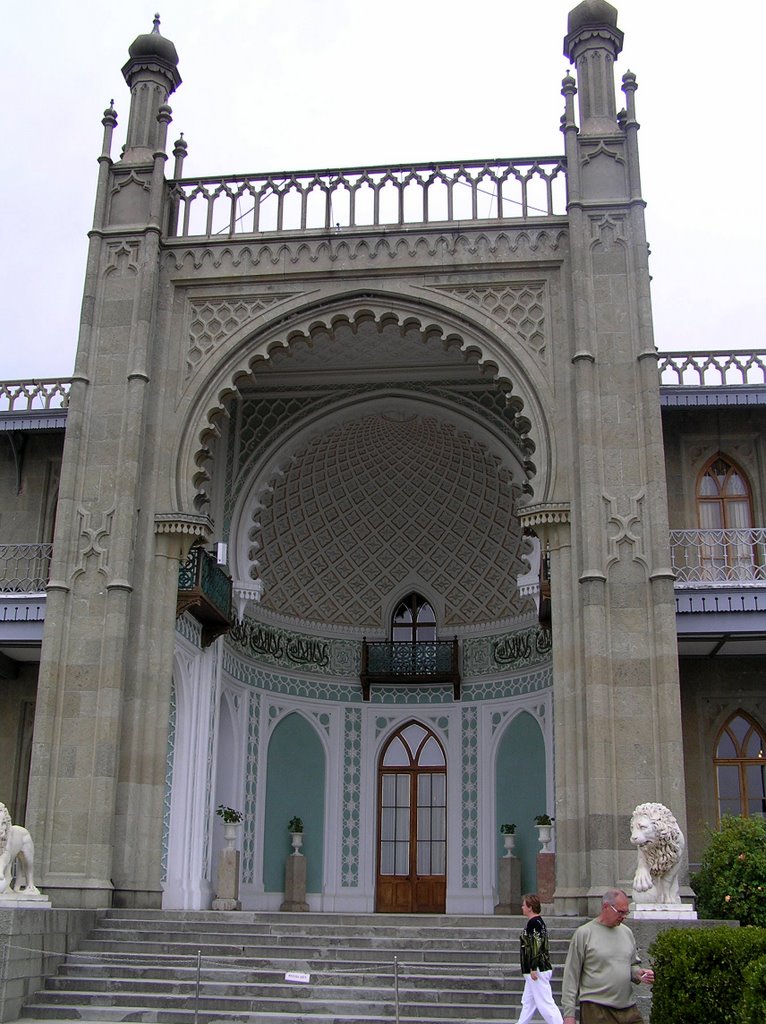 Алупка. Воронцовский дворец / Alupka. Voroncov's Palace - Май / May 2007 by Valeriy Perepyolkin