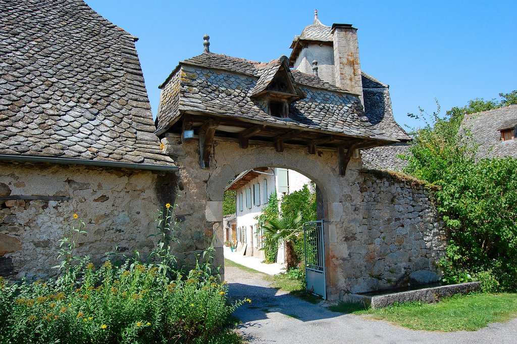 Ferme de La Roquette by Les Argonautes