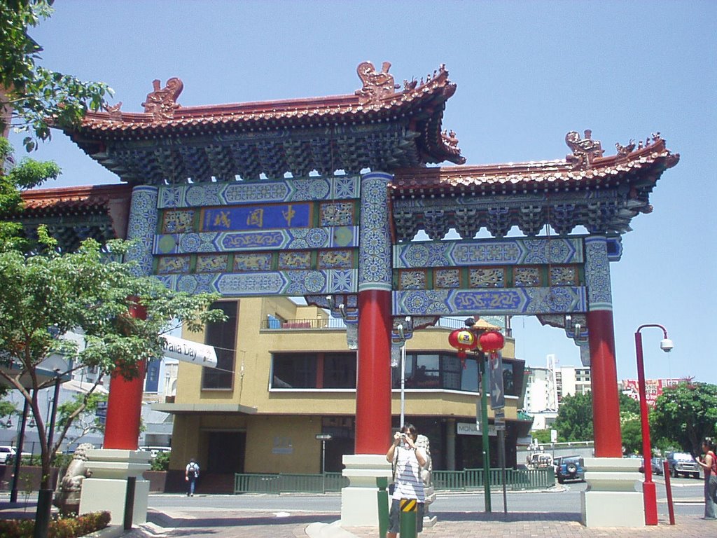 Chinatown gate by Jose Sanchez