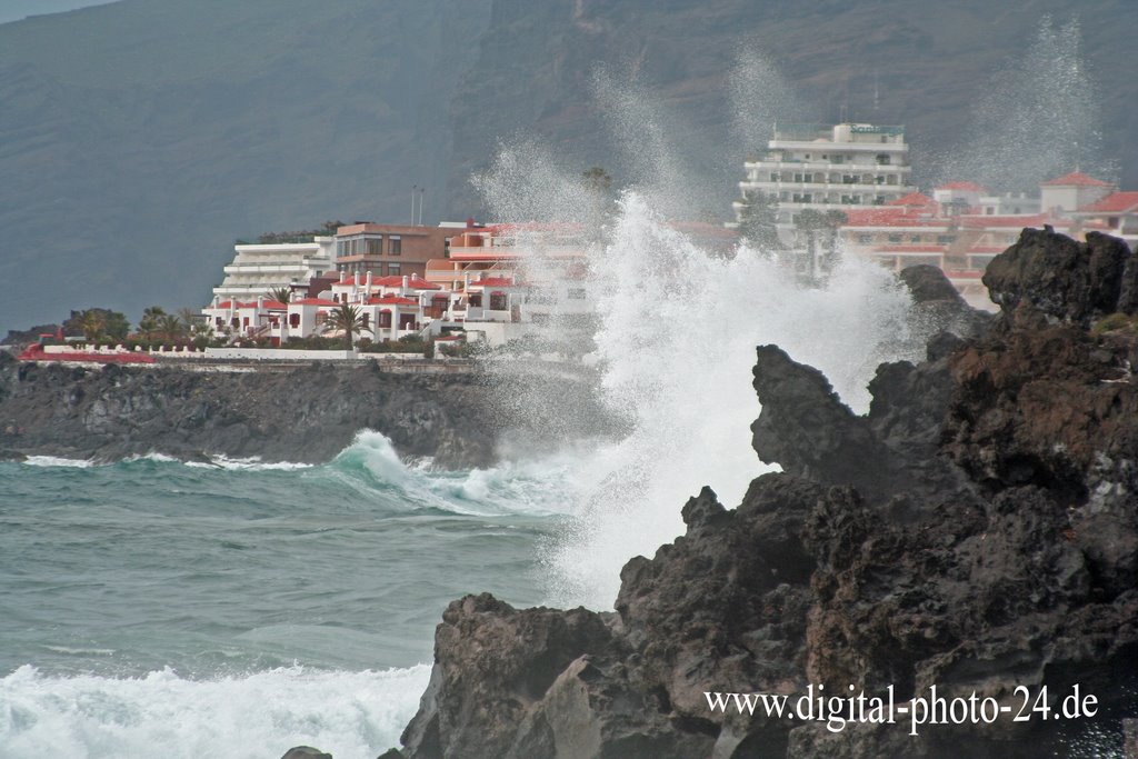 Brandung an der Playa la Arena by W. Forsthove-Harte