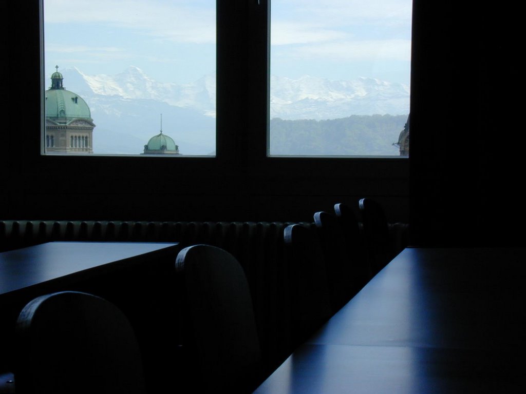 Uni Hauptgebäude Sicht aufs Bundeshaus und Alpen by tinu880