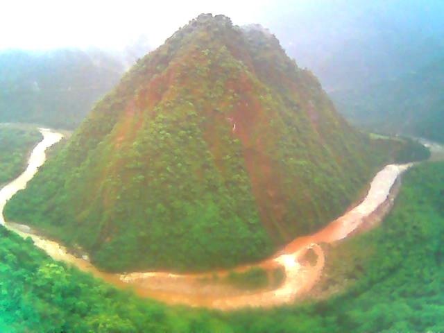 River Bagirathi/Ganga taking U turn near Uttarkashi @ NH-108 by Shailesh K Thakur