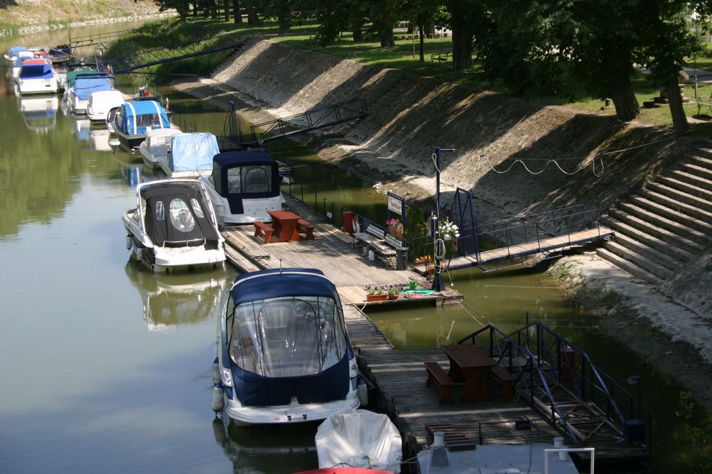 Boats in channel by MBagyinszky