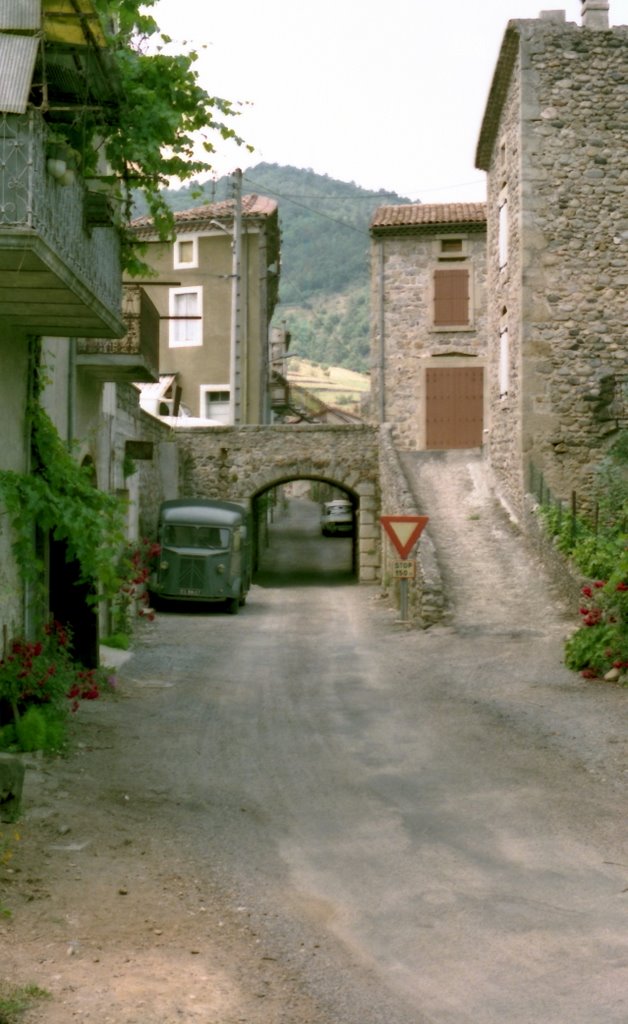 Straatje in Les Ollieres, 1983 by Jan R. Ubels