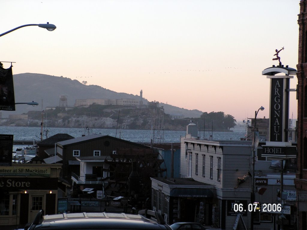 San Francisco, California by Zoltán Büki