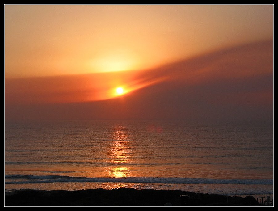 Sunrise, Cronulla. 09 December 2002 by djrobd