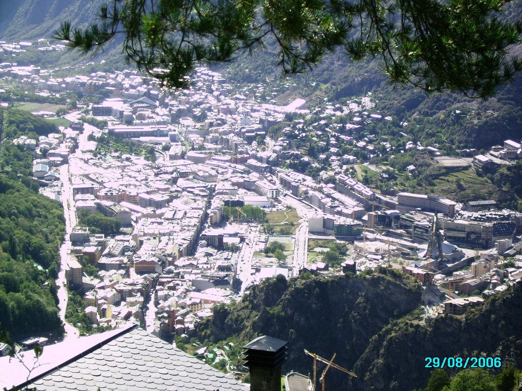 Andorra i Escaldes desde Sant Miquel d'Engolasters by jordiros