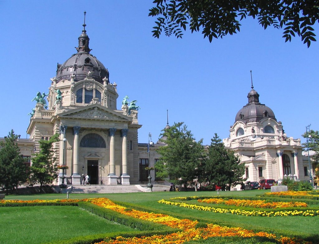 Budapest by Sergey Samusenko