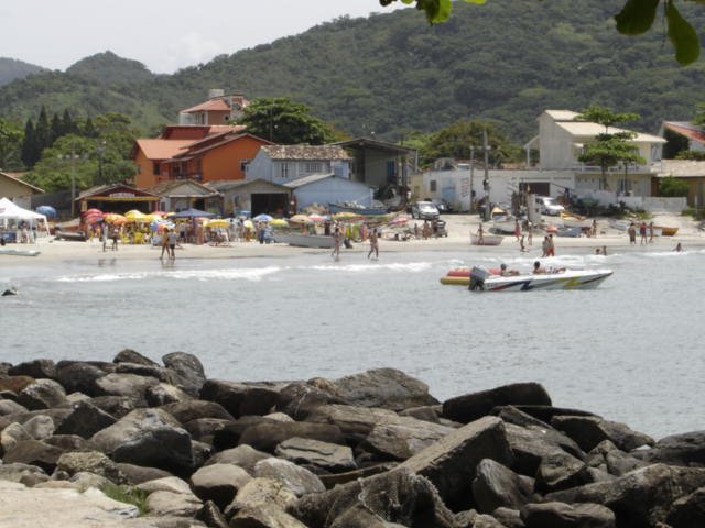 Praia da Armação em 3 by Felipe Fert