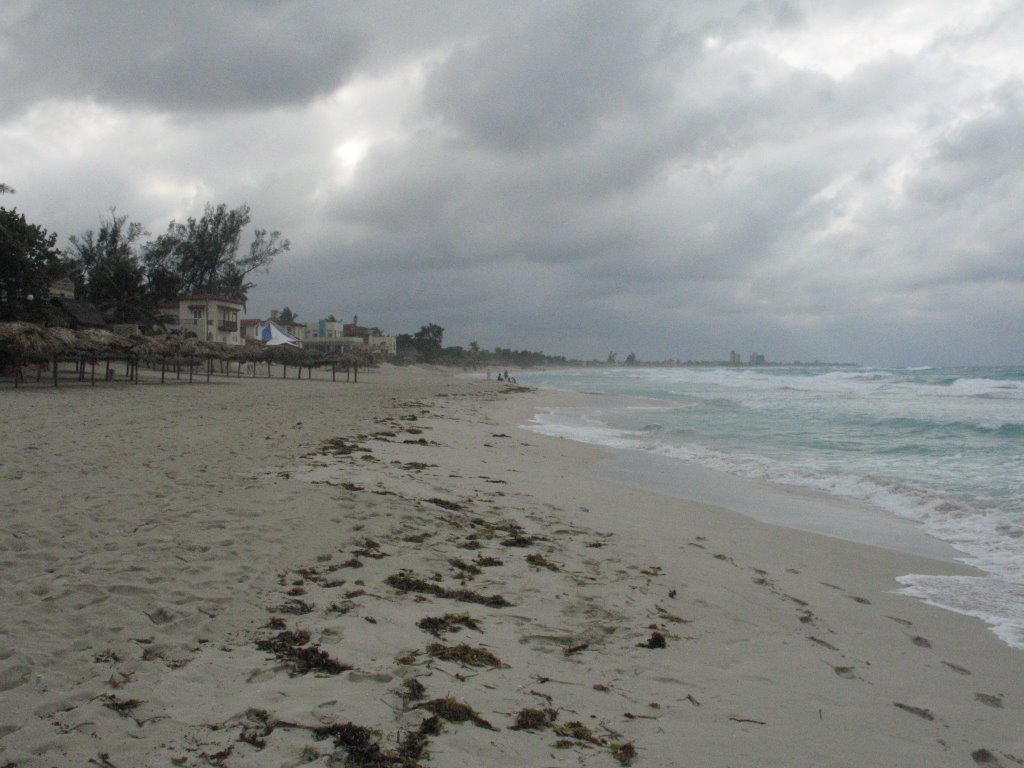 171_08_12_2006_Playa_Oeste_de_Varadero_Durante_el_Norte_que_Entró_Hoy_Viernes by Gerardo Emilio Garcí…