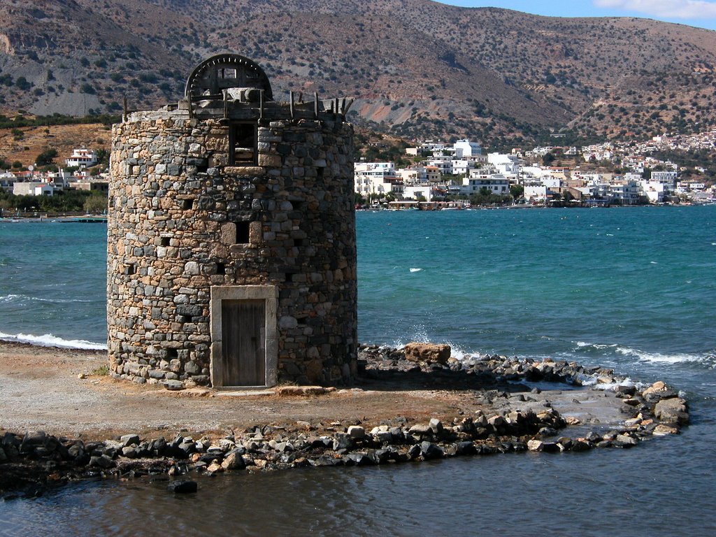 Mulino a vento - Elounda - Isola di Creta by giulio colla