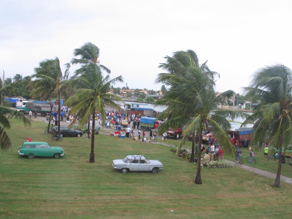 177_09_12_2006_Mercado_en_Varadero,_Cuba by Gerardo Emilio García Almeida