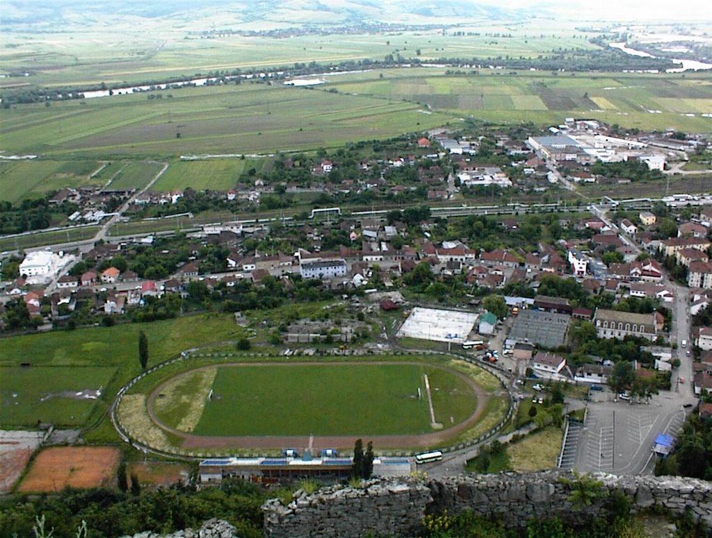 Deva - Stadionul văzut de pe cetate, în depărtare râul Mureş by oCTAv_Hd