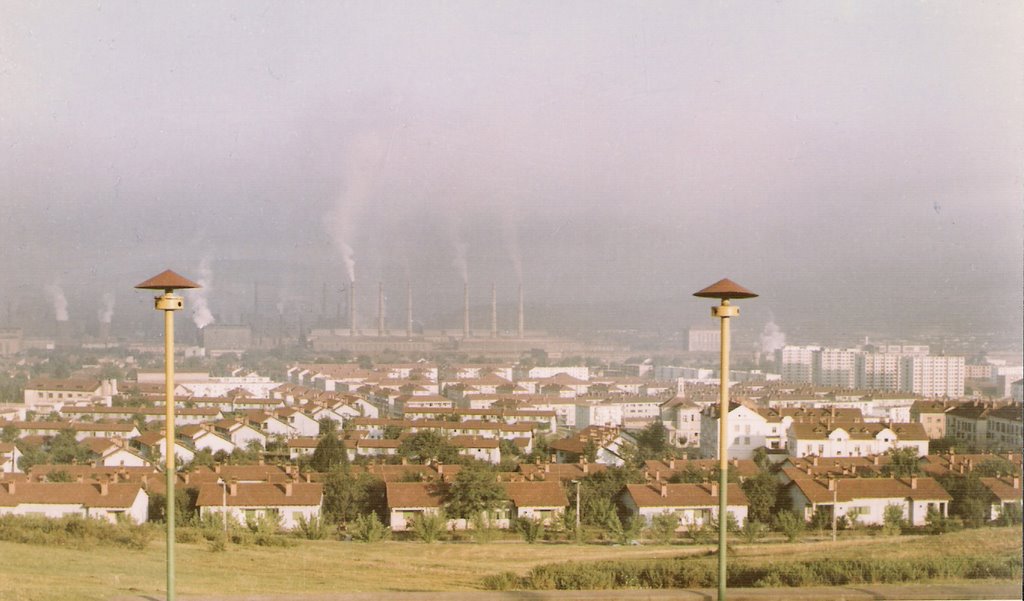 Hunedoara - prin 1969 - vedere panoramică de la restaurantul Ciuperca către combinat by oCTAv_Hd