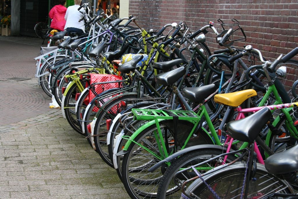 Fietsenstalling doelstraat by bob de graaff