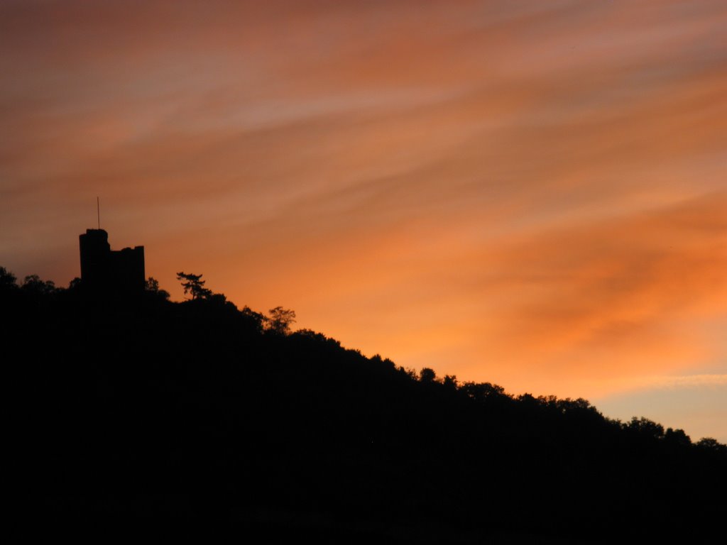 Burg Nollig in der Morgendämmerung by Rainer Bruxmeier