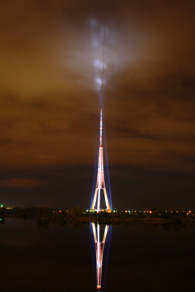 Stari debesīs - Televīzijas tornis (TV tower) by R.Beļavskis