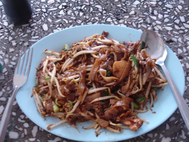 Local Malaysian Dish - Char Keow Teow @ Batu Ferringi, Penang by tonyround