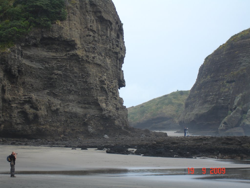 Piha Beach, New Zealand Wes Coast by Robbie Adams