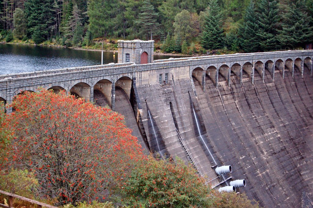 Laggan Dam by Haggs