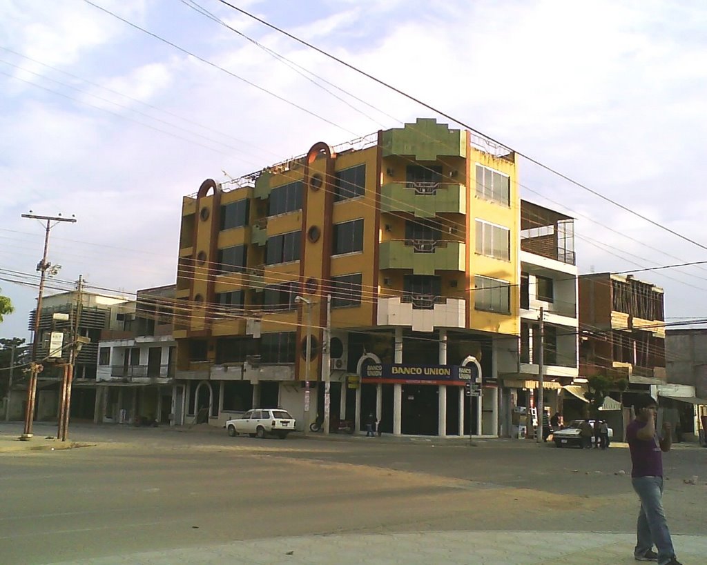 Edificio Pueblo de El Bermejo - Tarija - Bolivia by José Luis Fernández