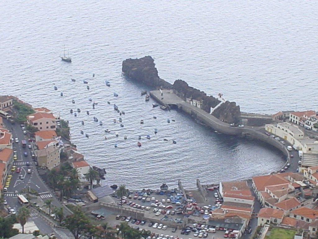 Vilha de Camara de Lobos by Oswaldo Freitas