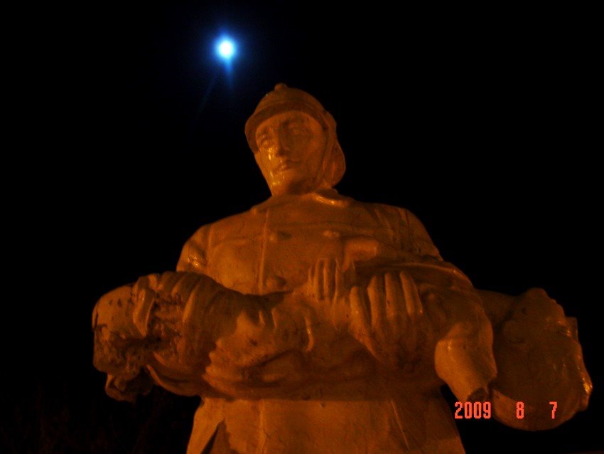 Monumento Bomberos Voluntarios by Fran Rodriguez