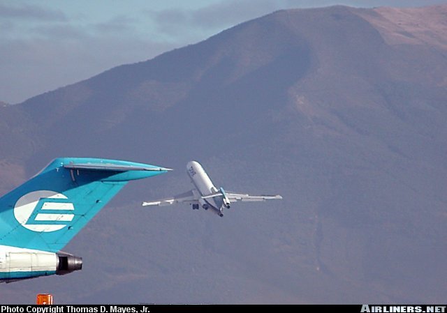 AVIONES EN QUITO by fernando D