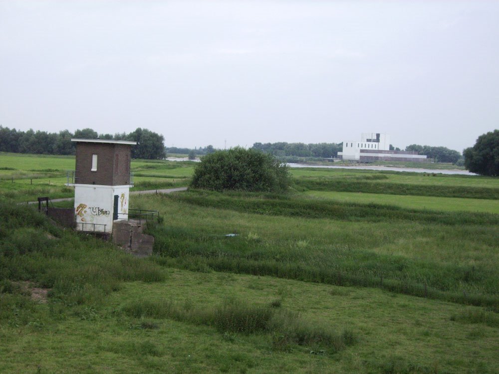 Waalbandijk, dismantling nuclear power plant of Dodewaard by R. Brouns