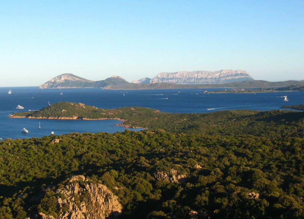 Sardegna - Panorama su Porto Rotondo e Tavolara - dalla Costa Smeralda by giacomofresi