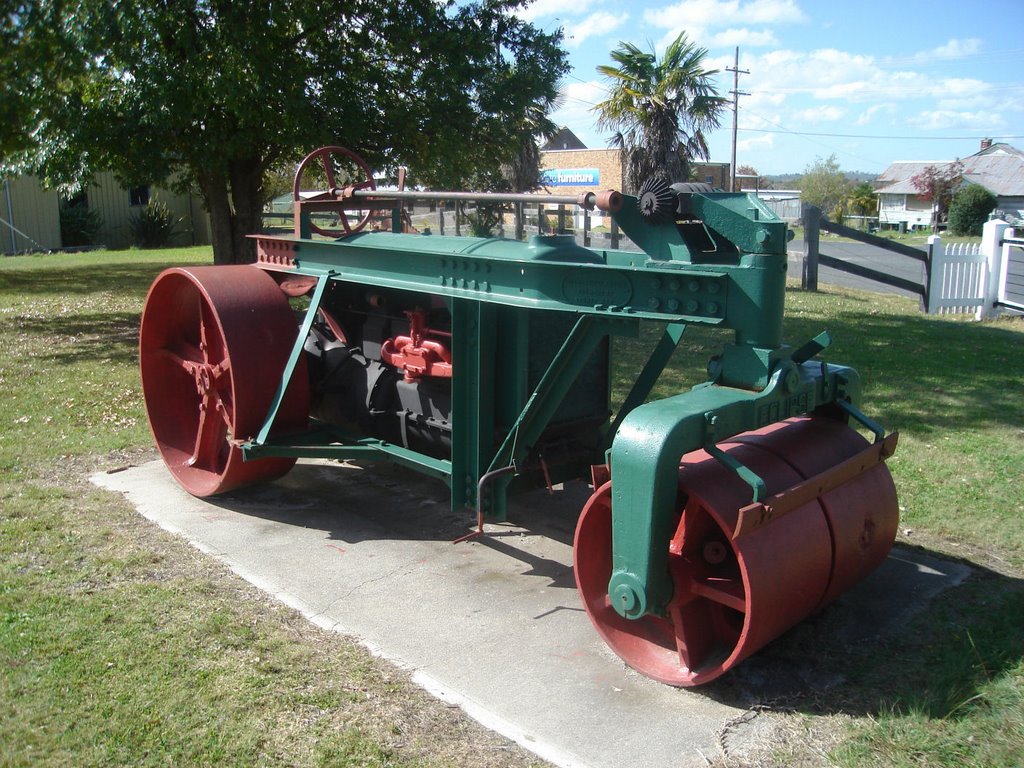 Steam Roller. Tenterfield Rail Museum by Lobster1