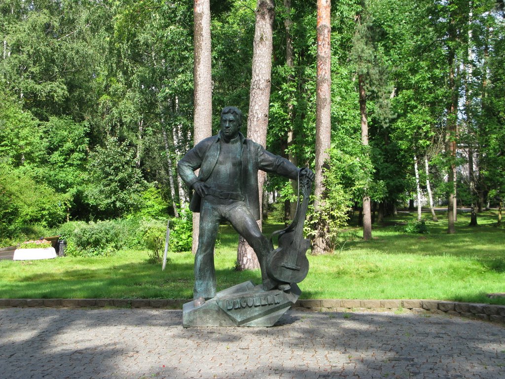 Vladimir Visotskiy monument by Yustas