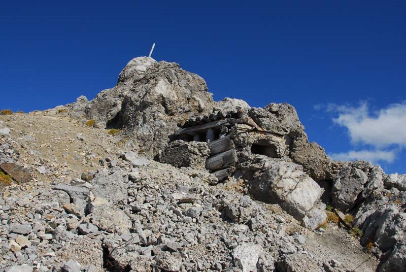 Alta Via "Bepi Zac" : Postazione di Mitragliatrice sulla Cima Costabella by nicolamorandi