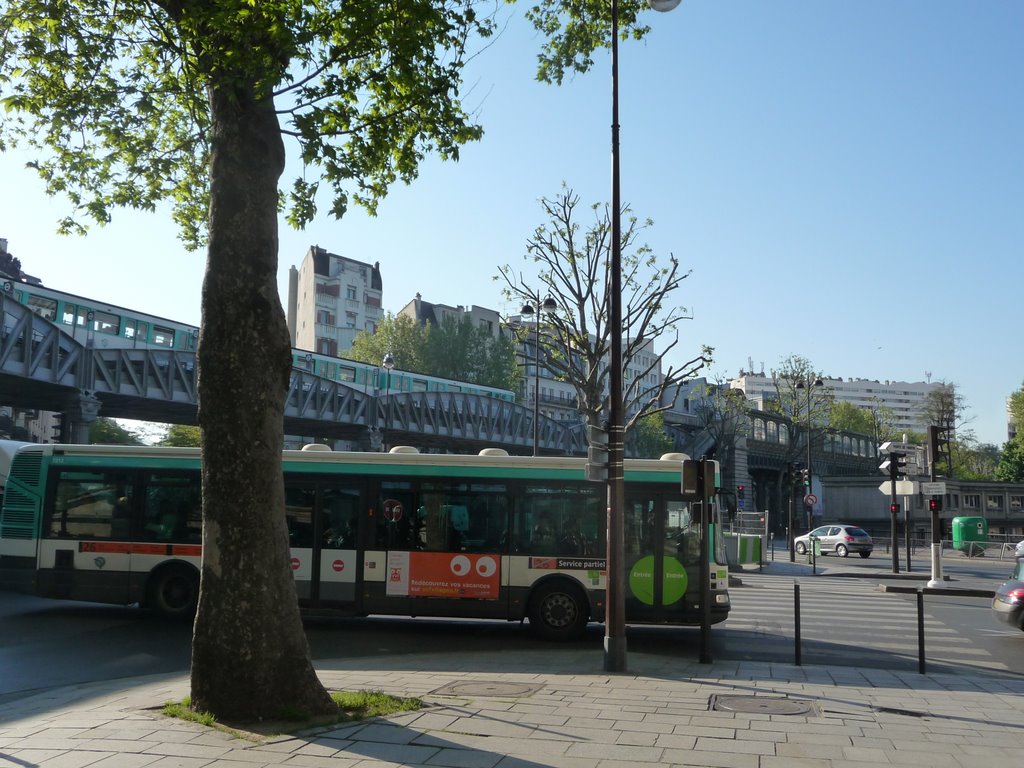 Paris - Place Stalingrad (2009) by greg-007