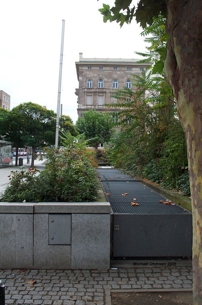 WW II-Tiefbunker in Mannheim Innenstadt (Eingang) by Michael Ohmsen