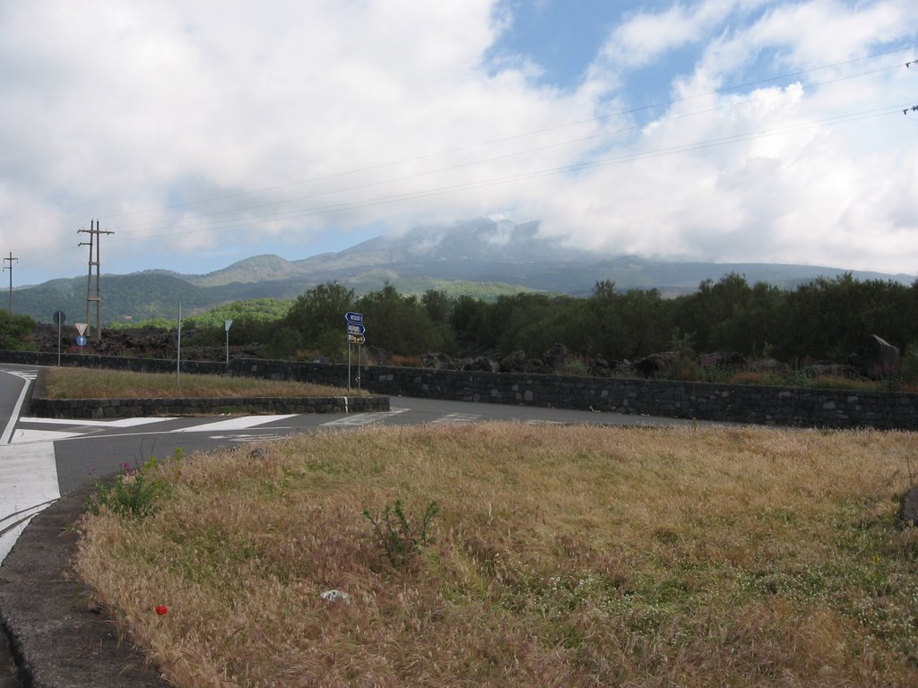 Tra le nuvole "Etna" by Gio la Gamb