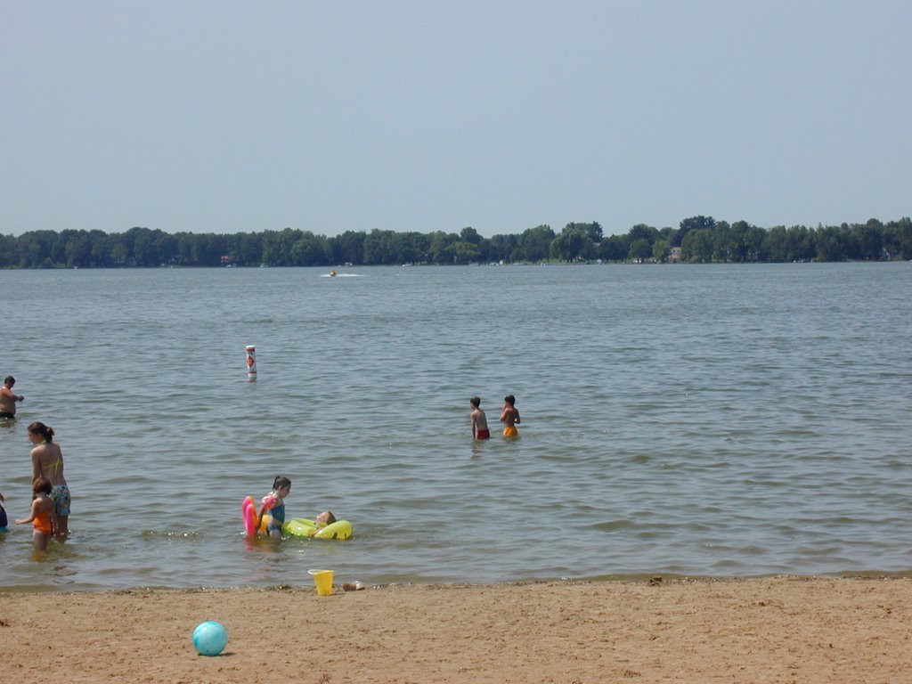 The beach at Fremont Lake by share2008