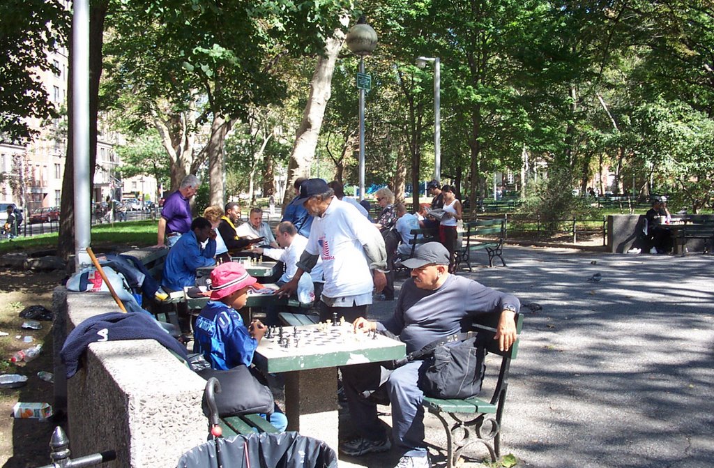 Playing chess in Washington Square Park (2002) by Hans R van der Woude