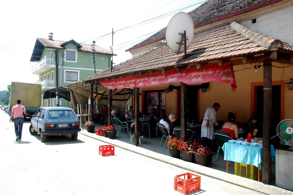 Kafana Dona by Teča sa Dunava