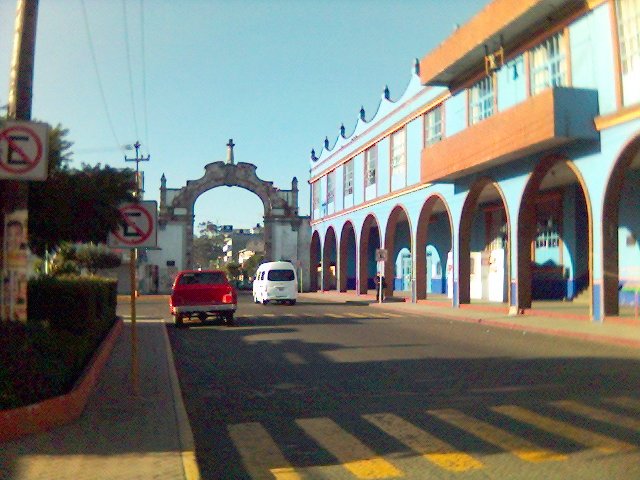 Palacio Municipal y Arco Colonial by Hugo Martz