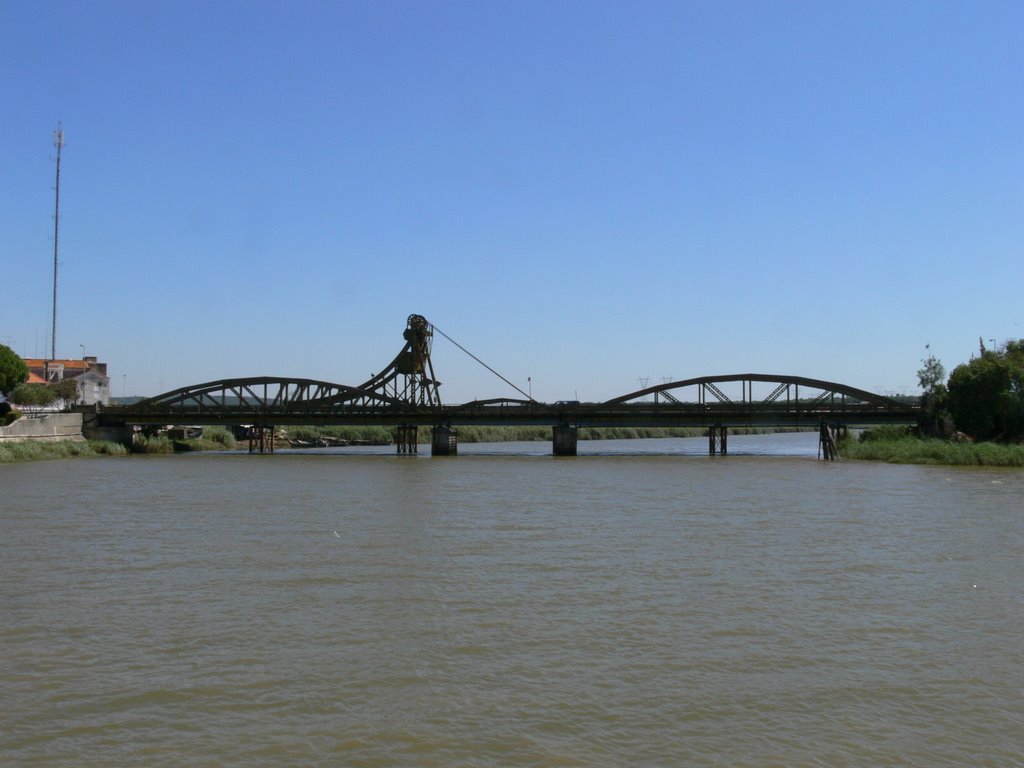 Puente sobre el rio Sado by onuba