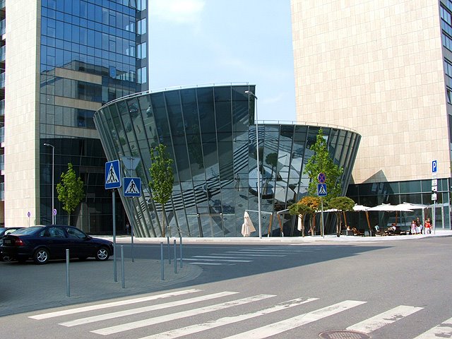 New building Vilniaus Vartai (Vilnius Gates) by Jorius