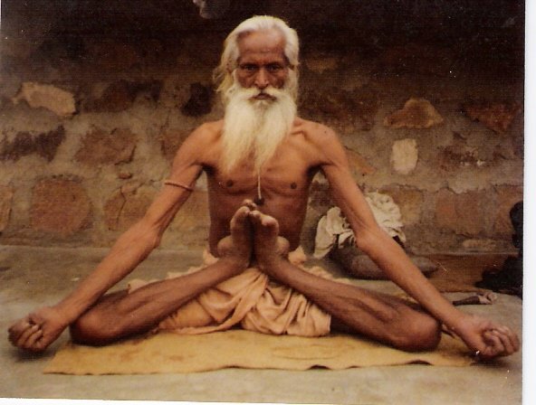 Yoga Guru em Khajuraho, 1980 by Thomas Koch