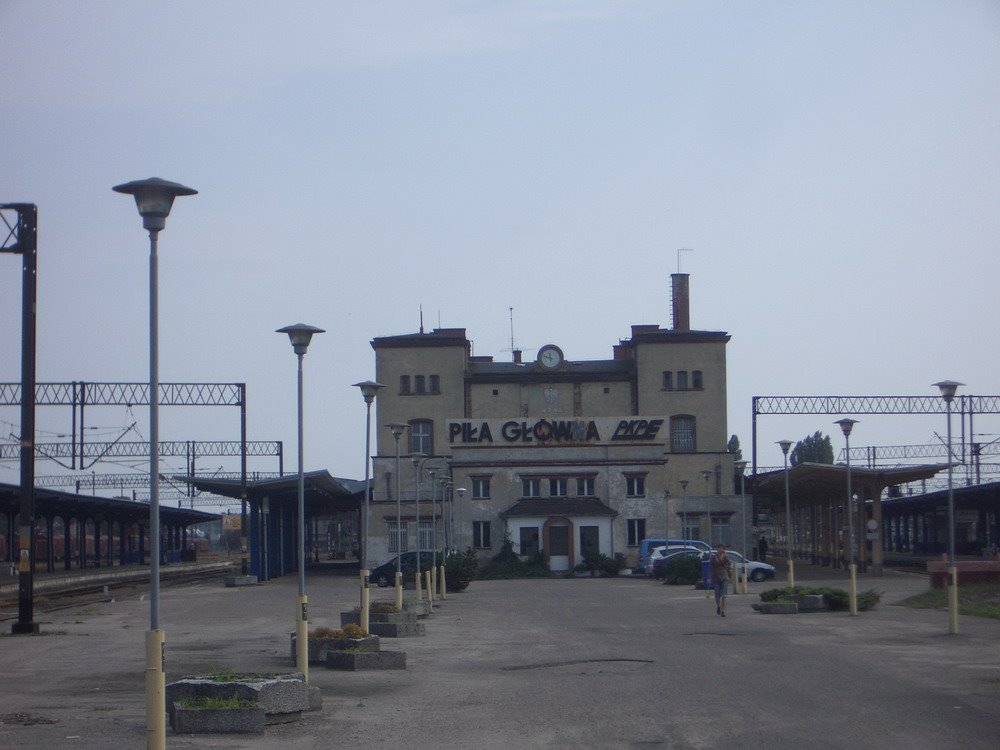 Schneidemühl Hauptbahnhof. Das Empfangsgebäude aus den 20er Jahren by mainwasser